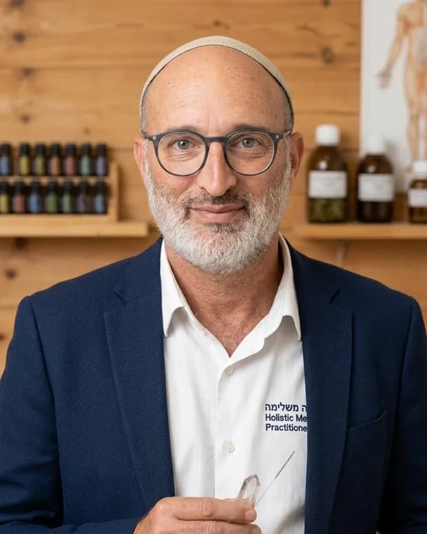 איתי זיו, מטפל בדיקור יפני וברפואה סינית, בקליניקה